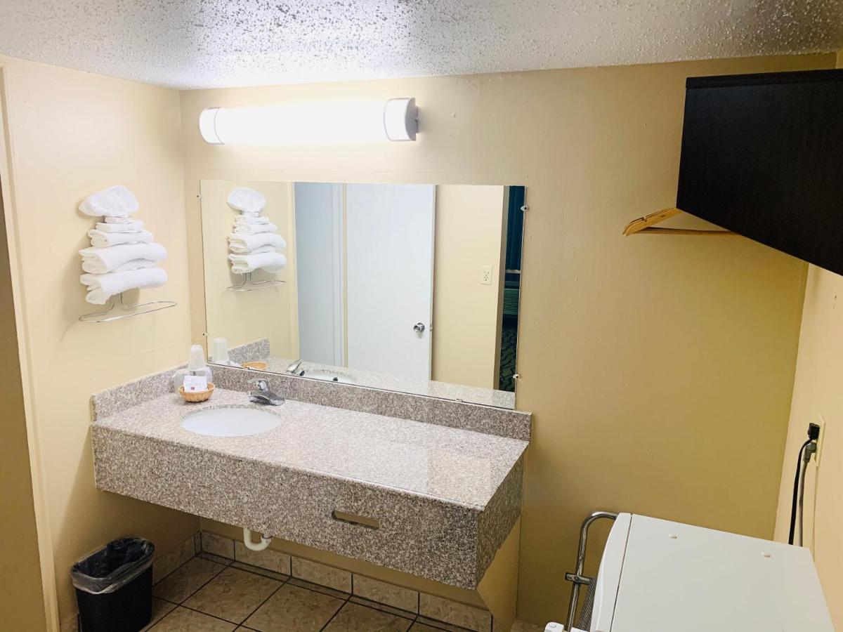 Thunderbird Inn - Housity