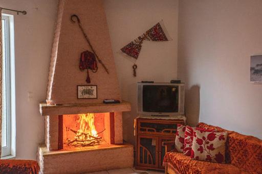 TRADITIONAL FAMILY GUEST HOUSE IDI - Housity