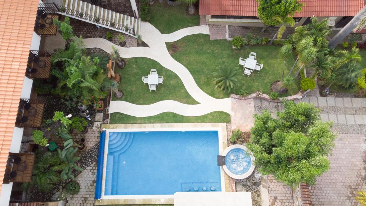 Hotel Concierge Flor y Canto - Housity