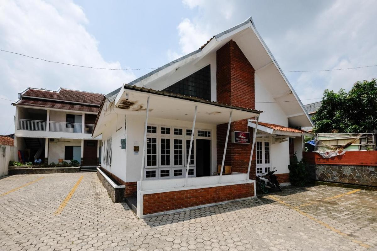 RedDoorz near Moro Mall Purwokerto - Housity