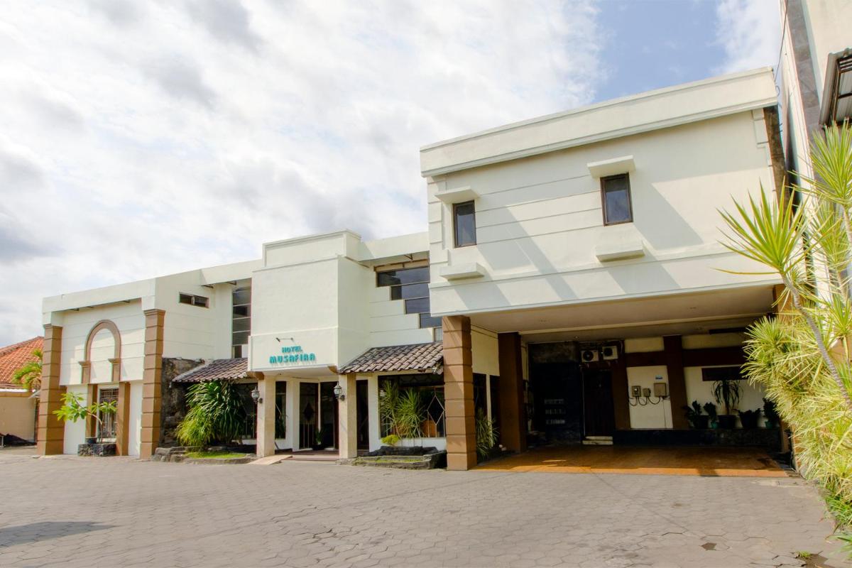 OYO 1683 Hotel Musafira Syariah - Housity
