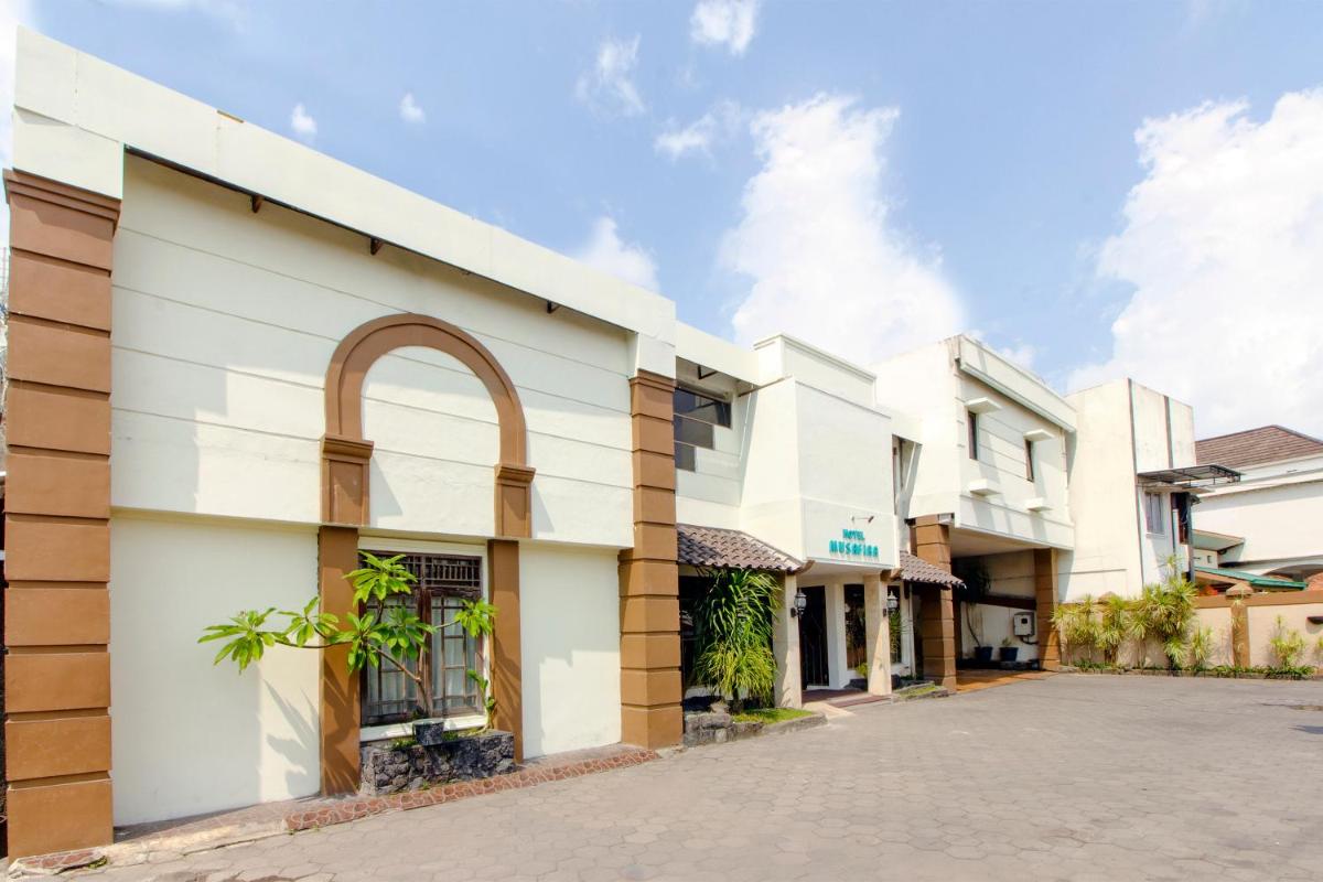 OYO 1683 Hotel Musafira Syariah - Housity