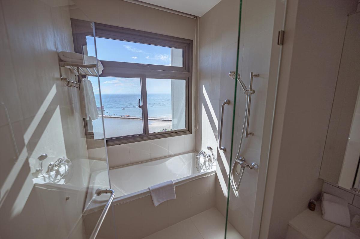 Oakwood Hotel & Residence Sriracha - SHA Extra Plus - Housity