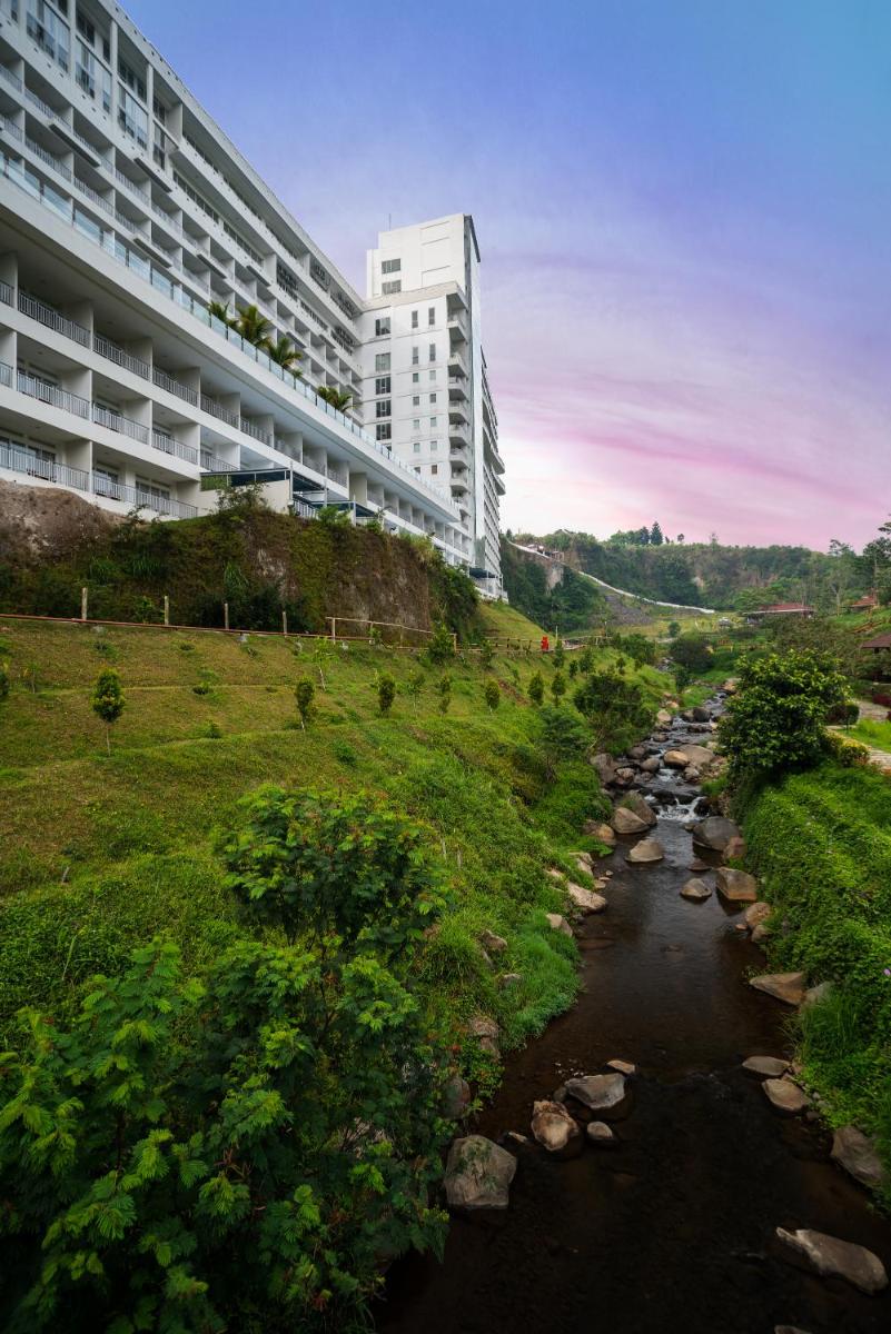 Suitetrails - Le Eminence Puncak Hotel Convention & Resort