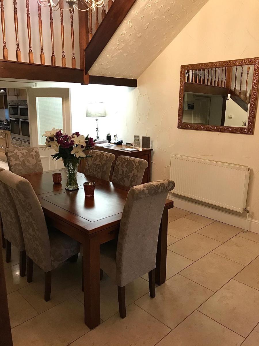Bridge Farm Hotel - Housity