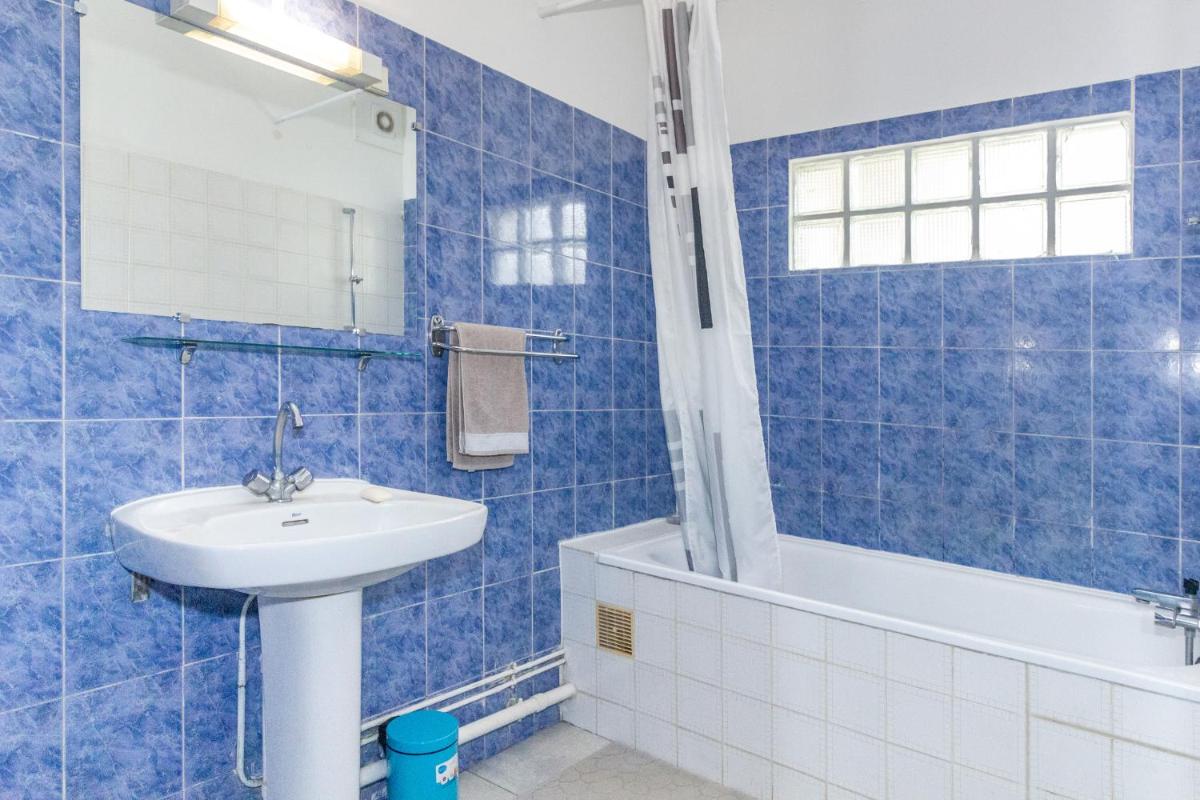 Philibert - T2 meublé en centre ville de Saint-Denis - Housity