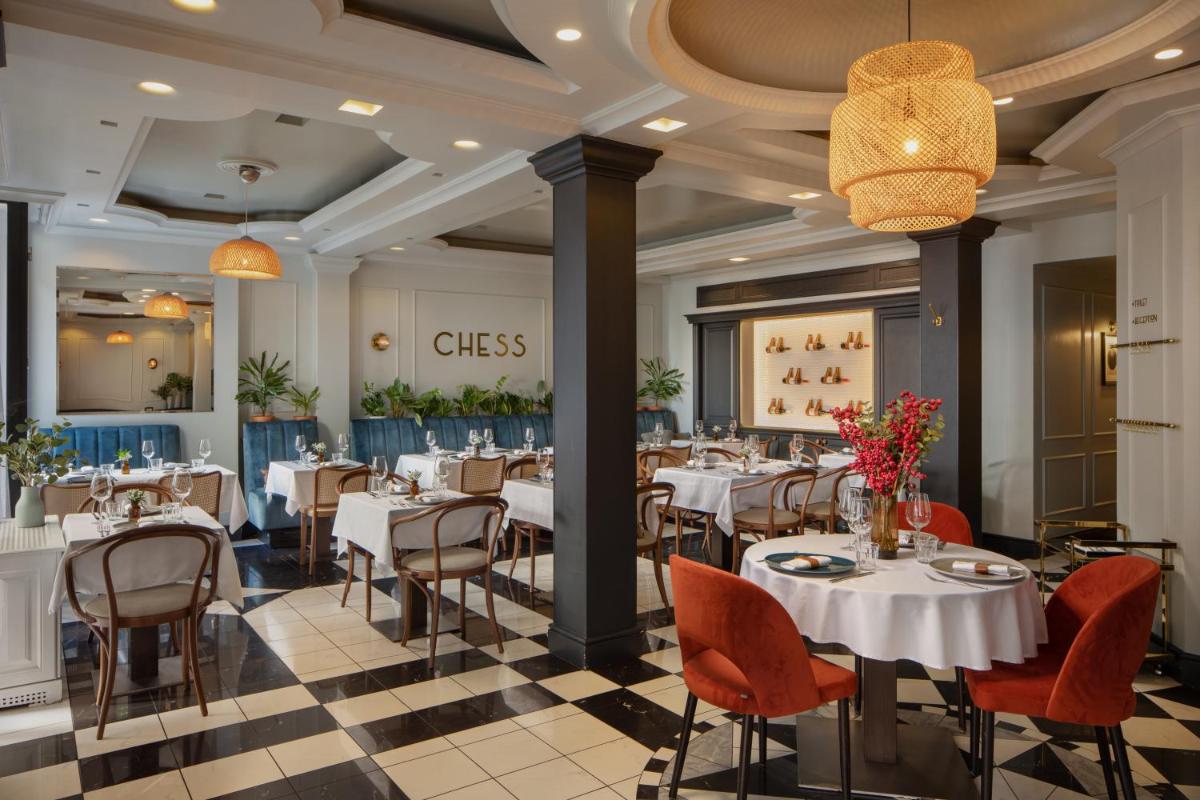 Suitetrails - Queen's Court Hotel & Residence