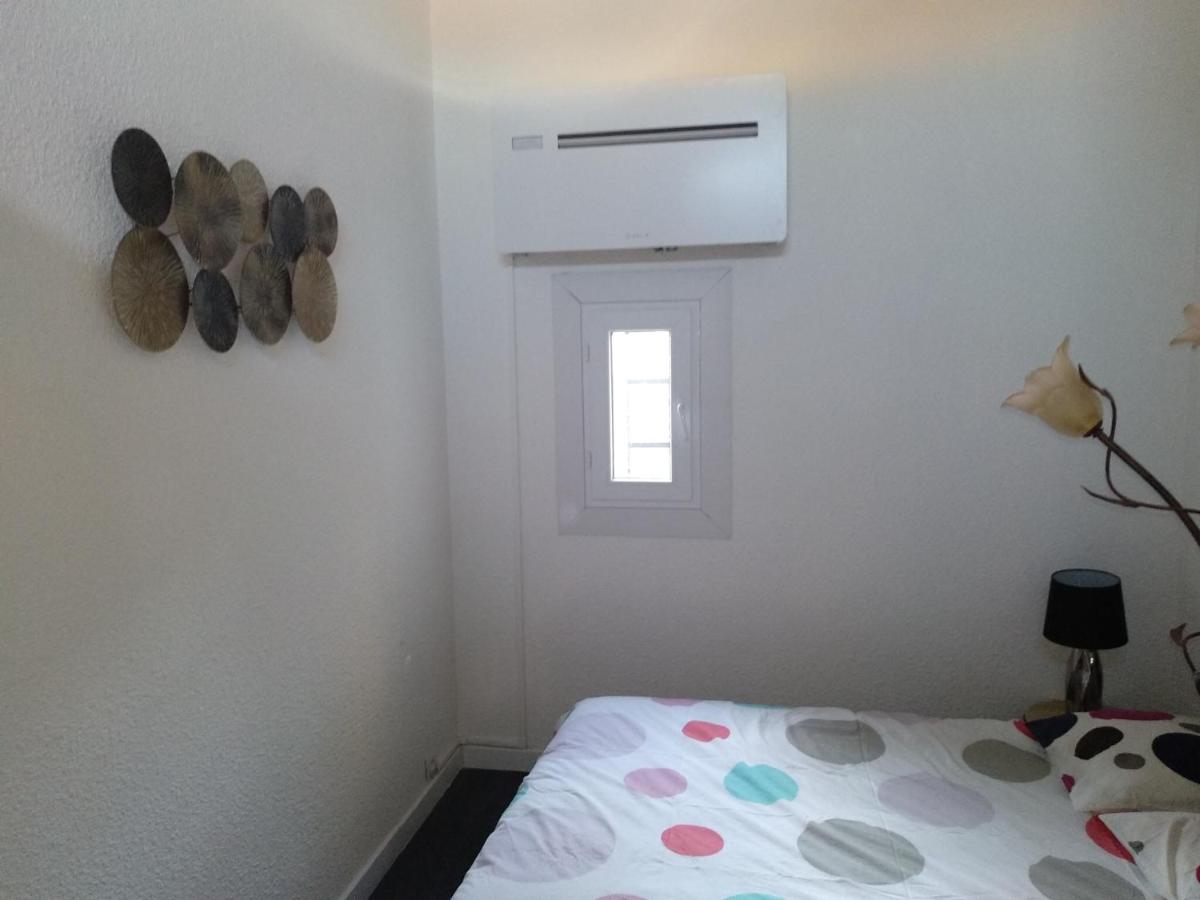 Duplex vieux port appartement complet 4 couchages climatisé entire apartment 2 beds for 4 persons - Housity