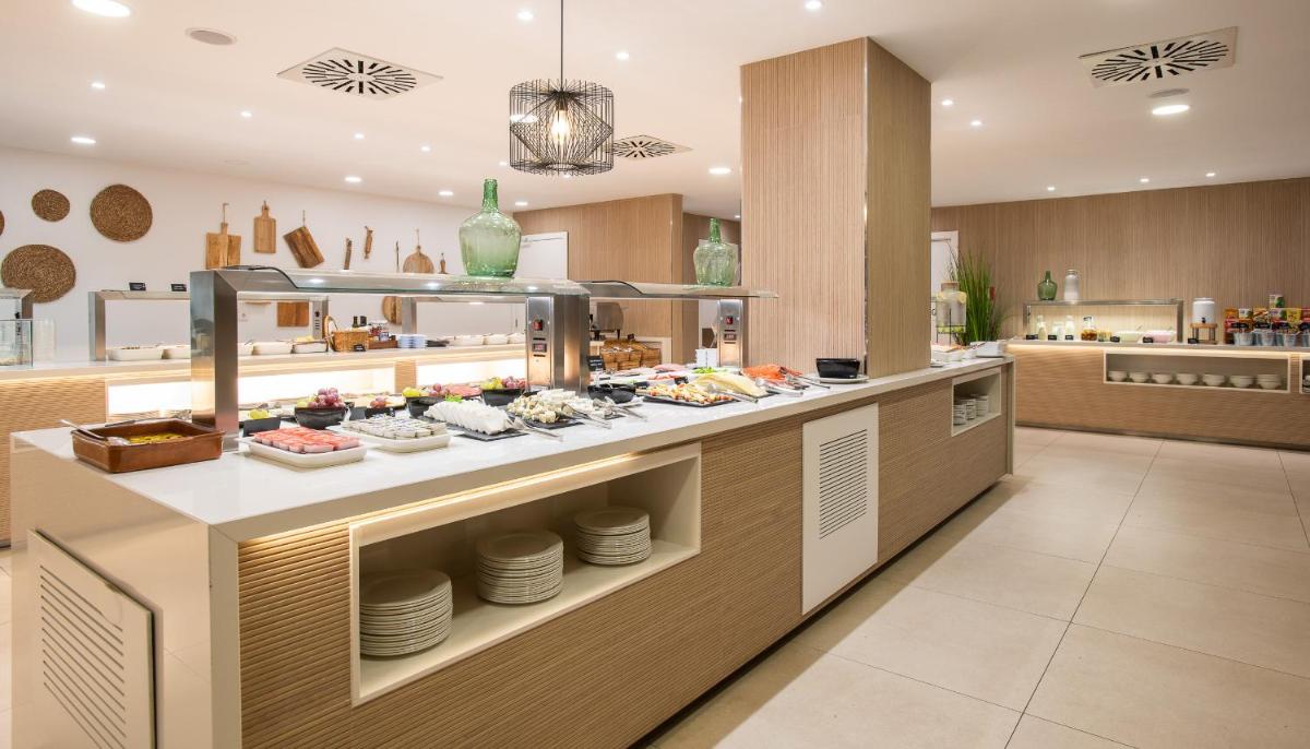 Comida en o cerca de este hotel
