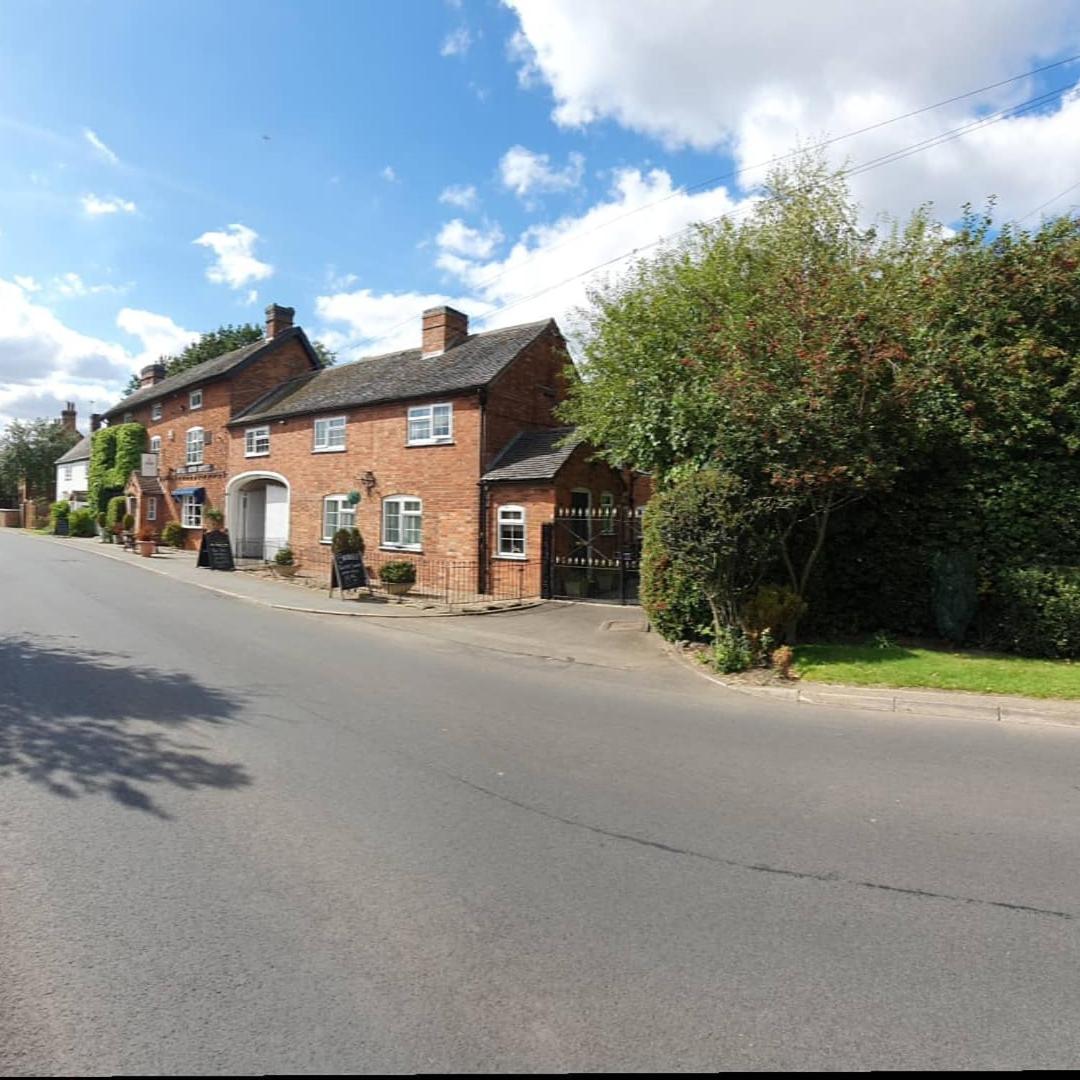 The Royal Arms Hotel - Housity