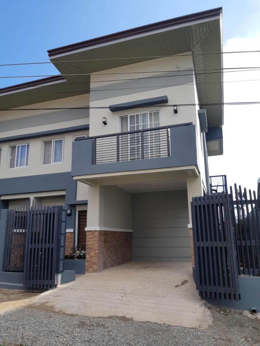 Restful 3BR Hillside Duplex House - Housity