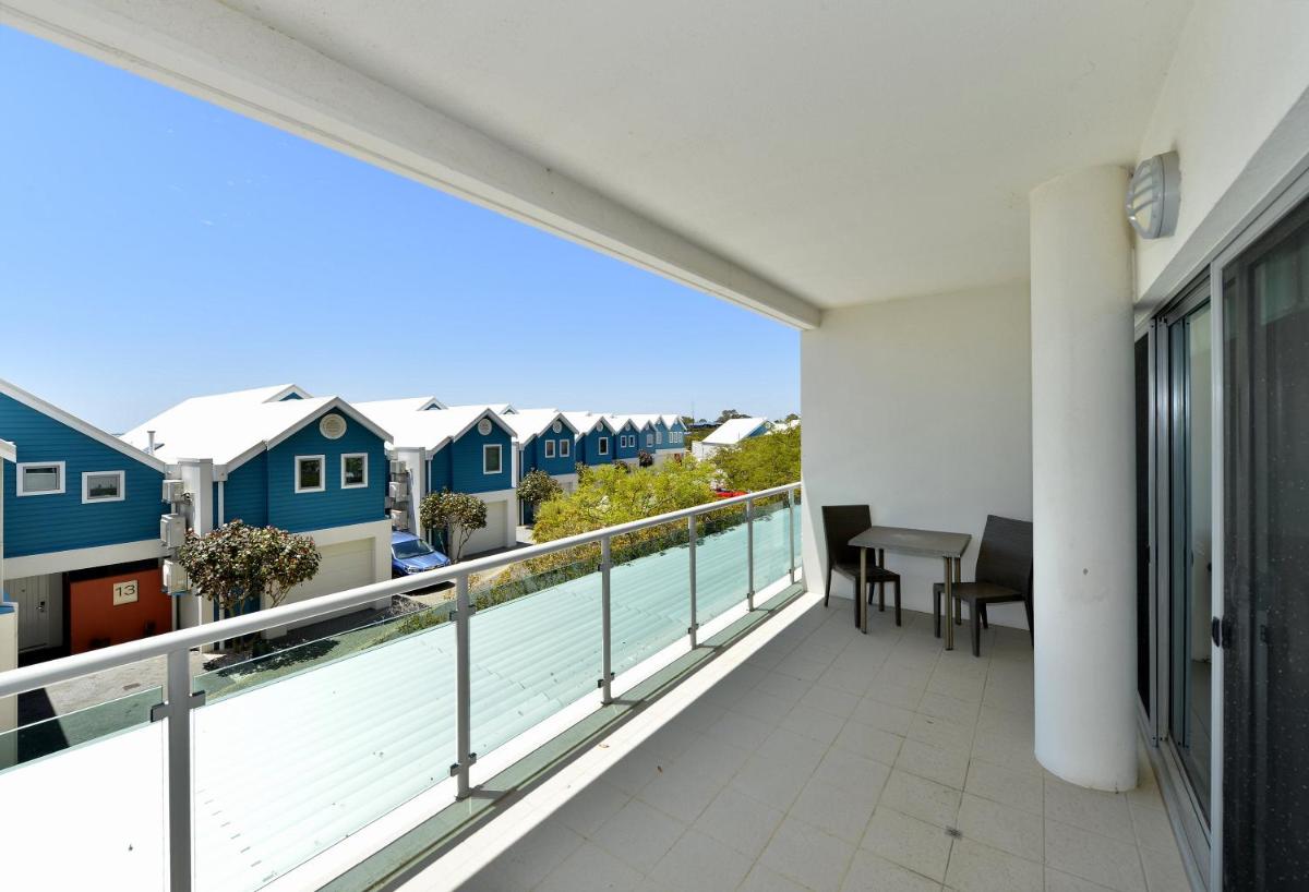 Sea Side 110 - Housity
