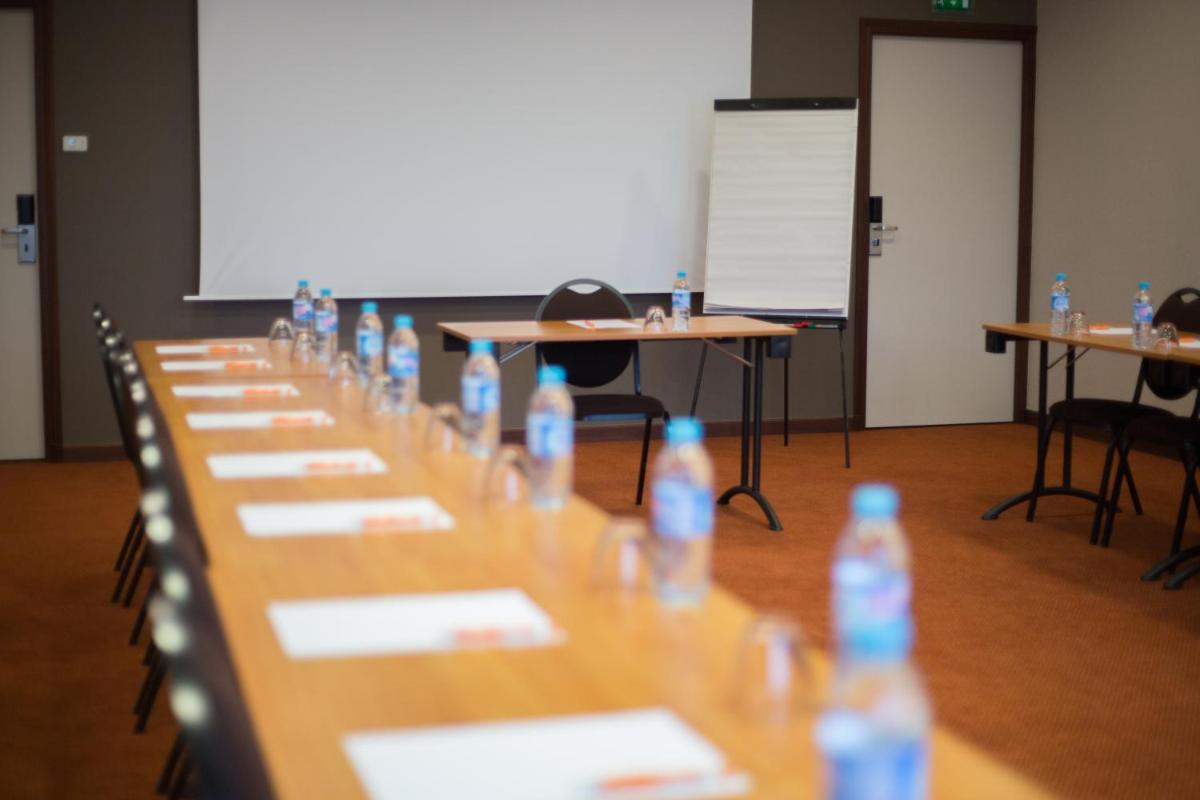 Espace de conférence ou salle de réunion dans l'établissement Hôtel Spa Du Béryl