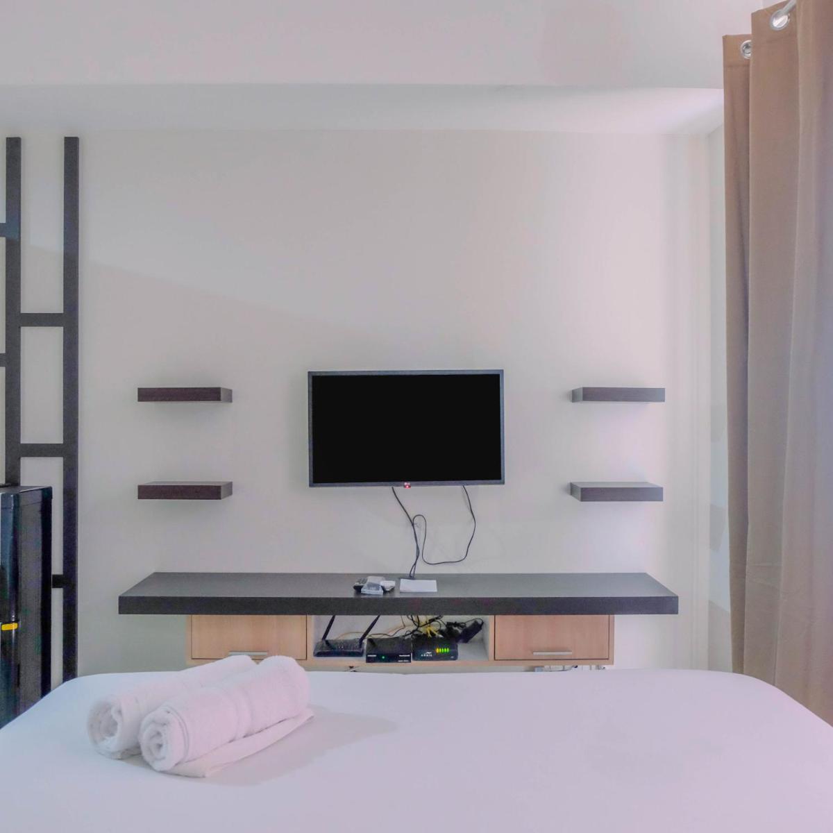 Japanese Style Studio Apartment at The Oasis Cikarang By Travelio - Housity