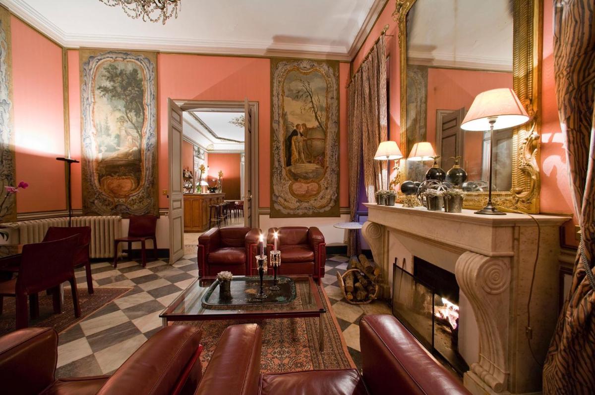 Coin salon dans l'établissement Hotel Château Des Alpilles