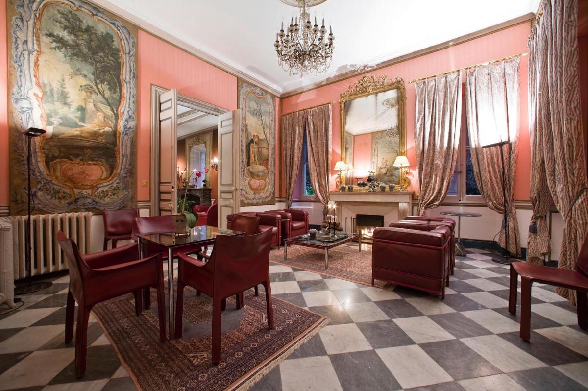 Coin salon dans l'établissement Hotel Château Des Alpilles