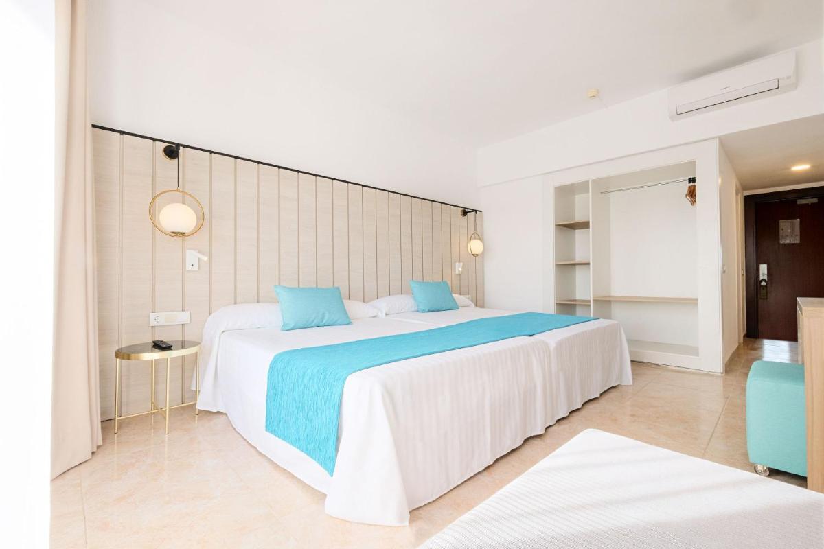 Cama o camas de una habitación en azuLine Hotel Bergantin