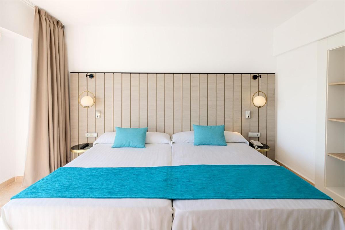 Cama o camas de una habitación en azuLine Hotel Bergantin