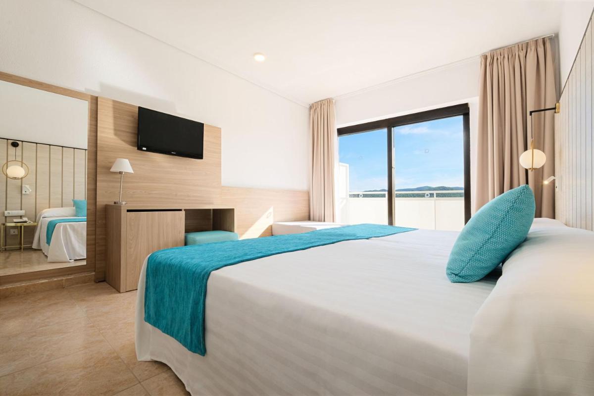 Cama o camas de una habitación en azuLine Hotel Bergantin