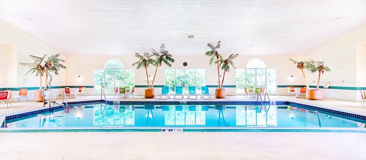 Country Inn & Suites by Radisson, Appleton, WI - Housity