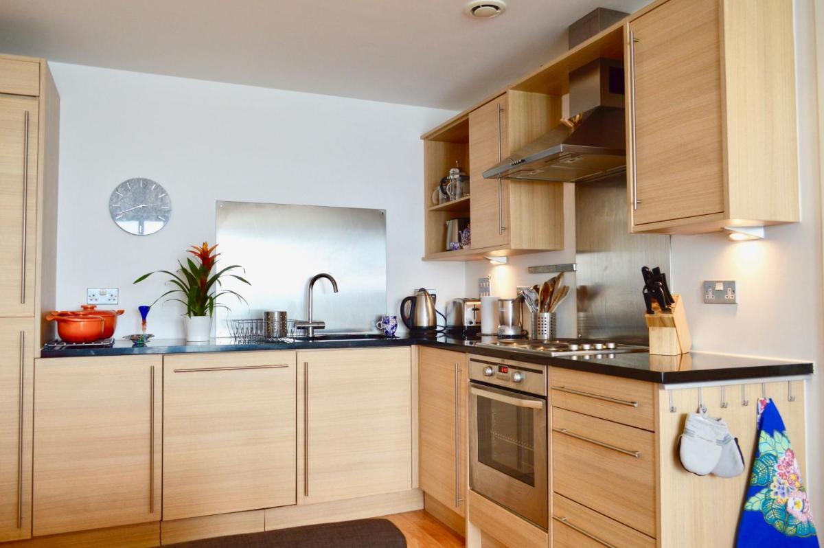 Stunning Coastal  In Newhaven Harbour - Housity
