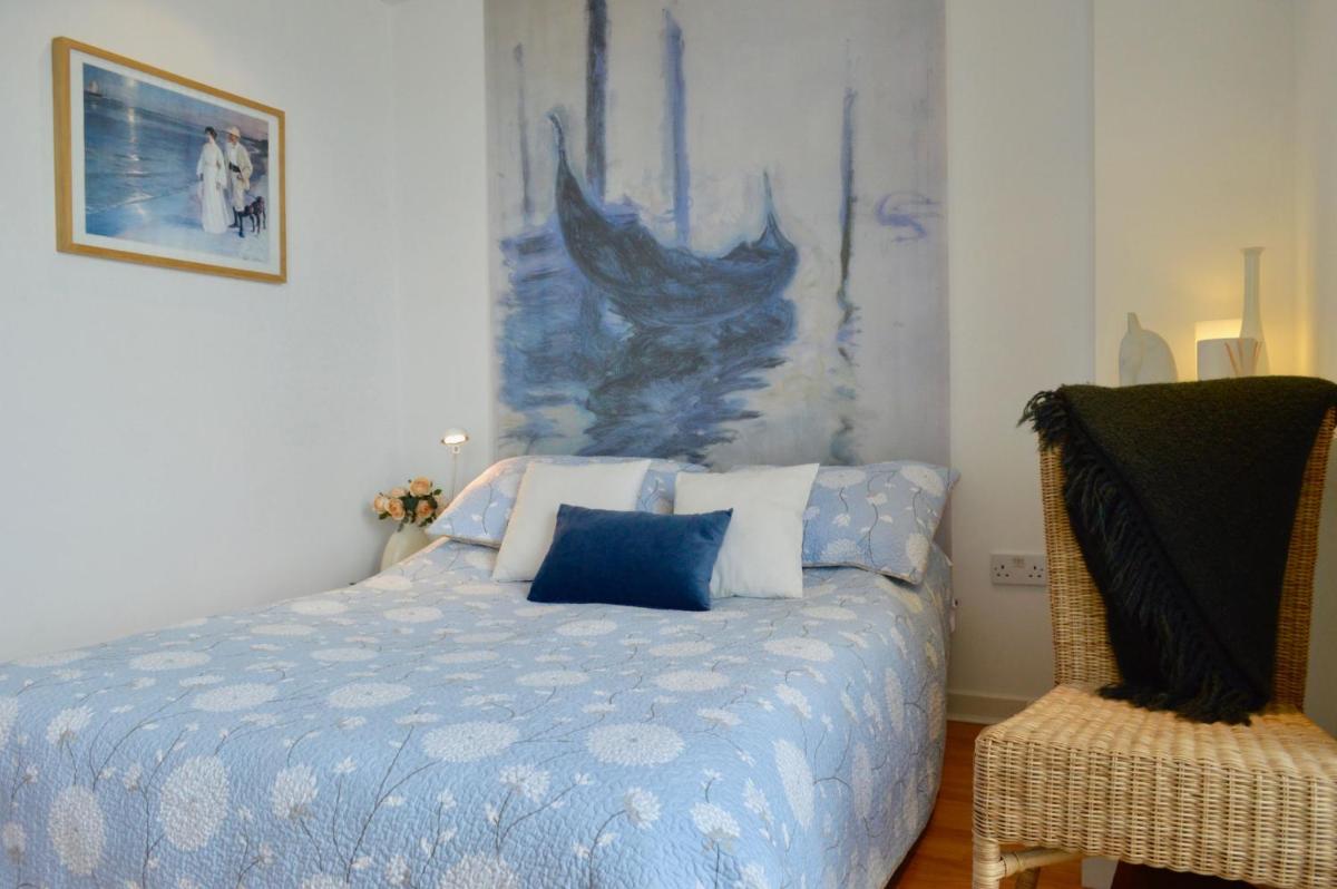 Stunning Coastal  In Newhaven Harbour - Housity