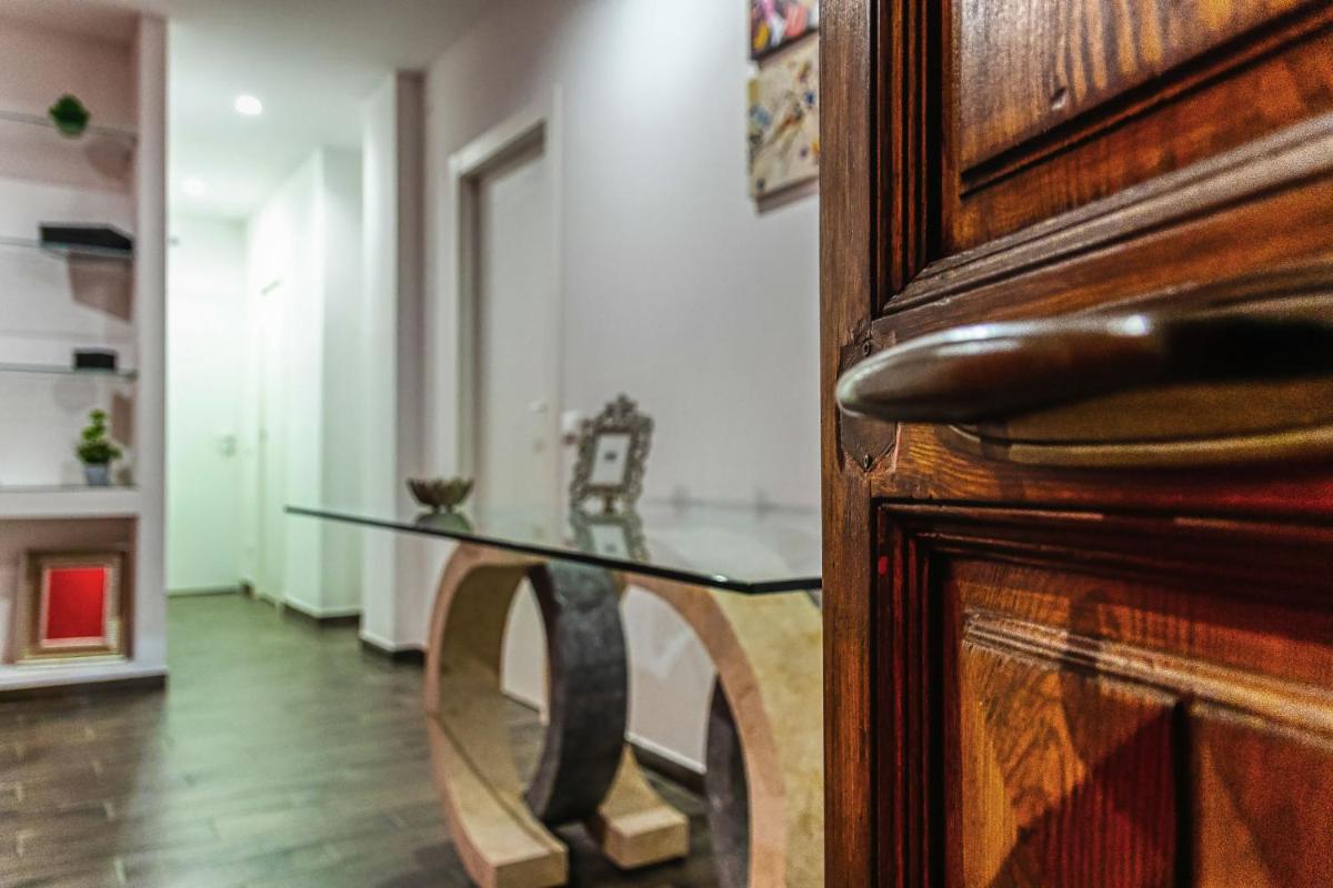 Tribunale Basement Apartment - Housity