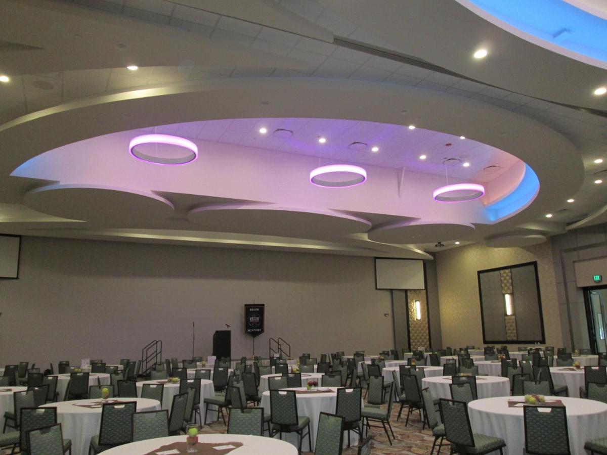 Holiday Inn Express Hotel & Suites Chicago West Roselle, an IHG Hotel - Housity