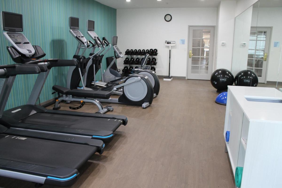 Suitetrails - Holiday Inn Express & Suites - Tulare, an IHG Hotel