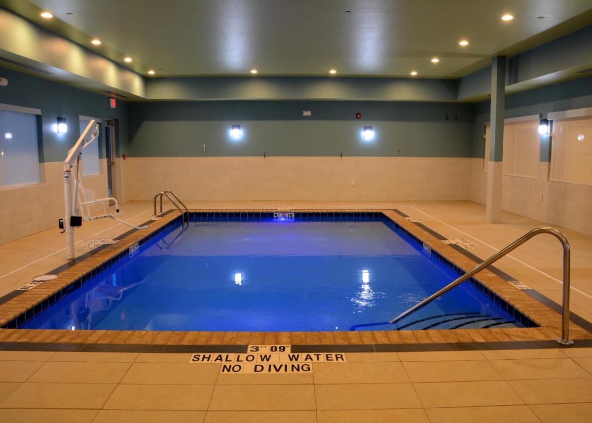 Holiday Inn Express & Suites - Pittsburgh - Monroeville by IHG - Housity