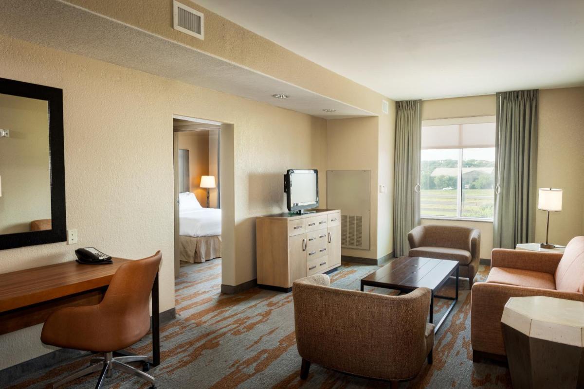 Holiday Inn San Antonio Northwest- SeaWorld Area, an IHG Hotel - Housity