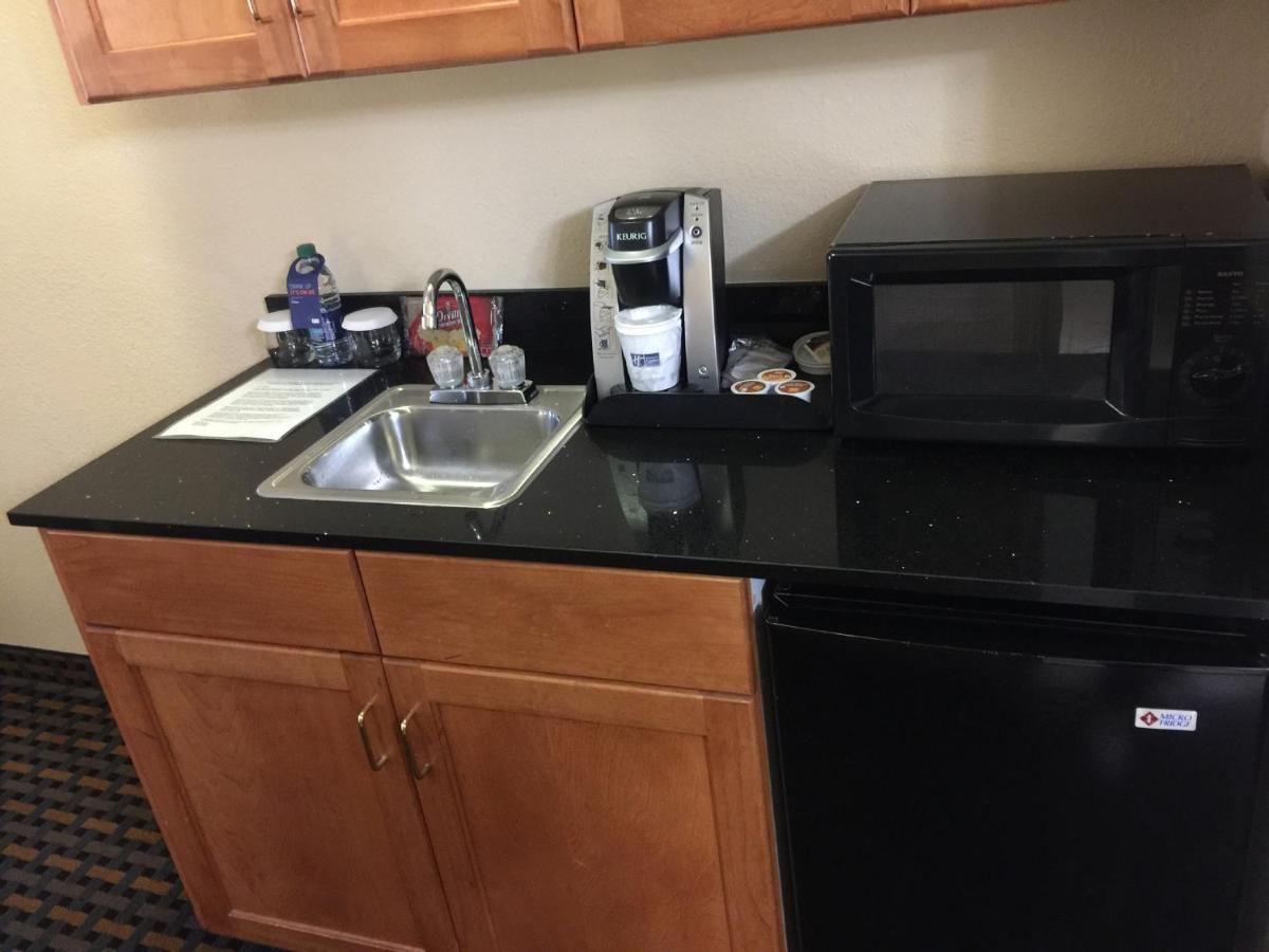 Holiday Inn Express Hotel & Suites Sanford, an IHG Hotel - Housity