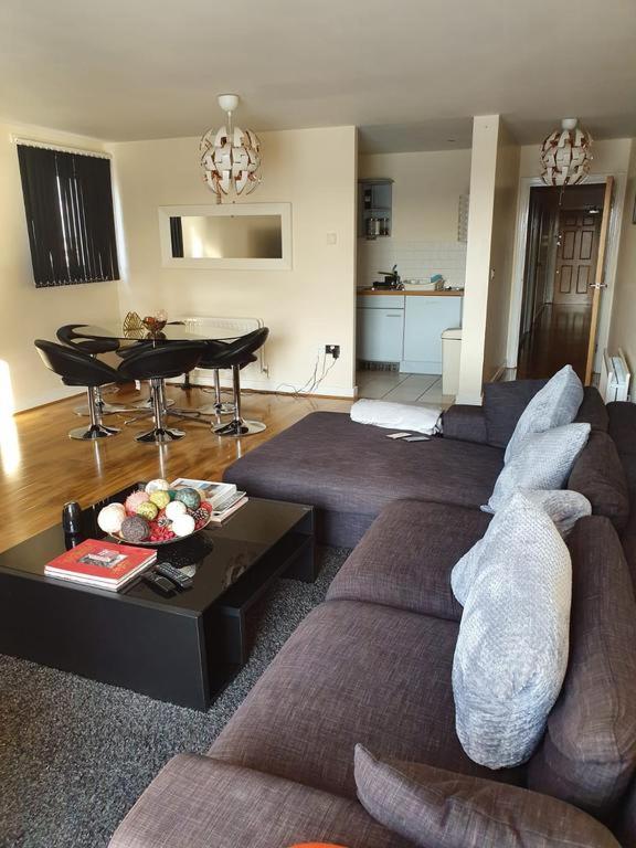 AFFLUENT APARTMENTS riverside Sark tower - Housity