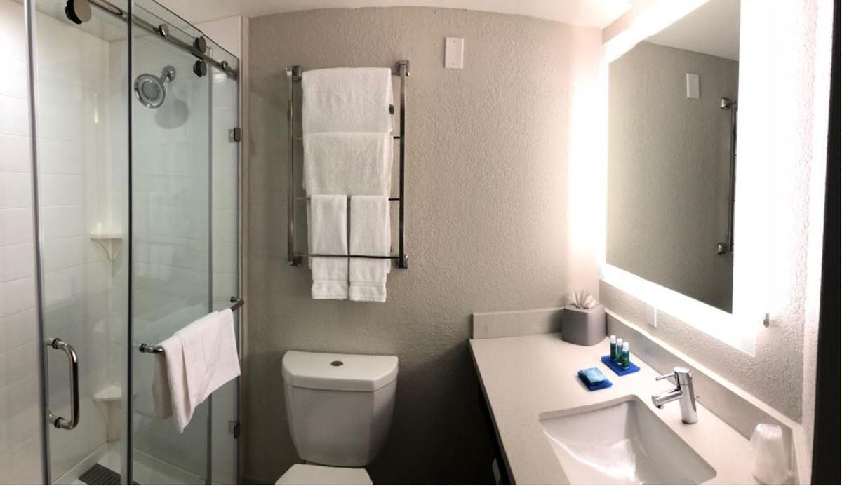 Holiday Inn Express & Suites Miami - Hialeah by IHG - Housity