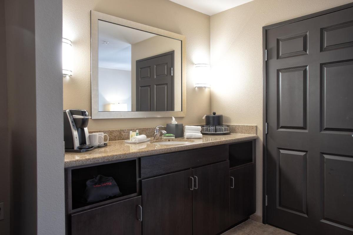 Holiday Inn Oceanside Marina Camp Pendleton by IHG - Housity