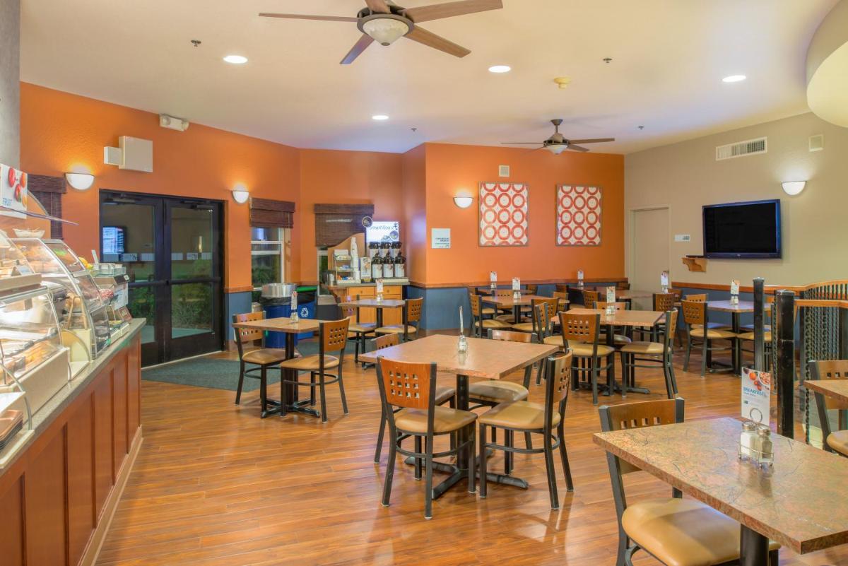 Holiday Inn Express Hotel & Suites Arcata/Eureka-Airport Area, an IHG Hotel - Housity