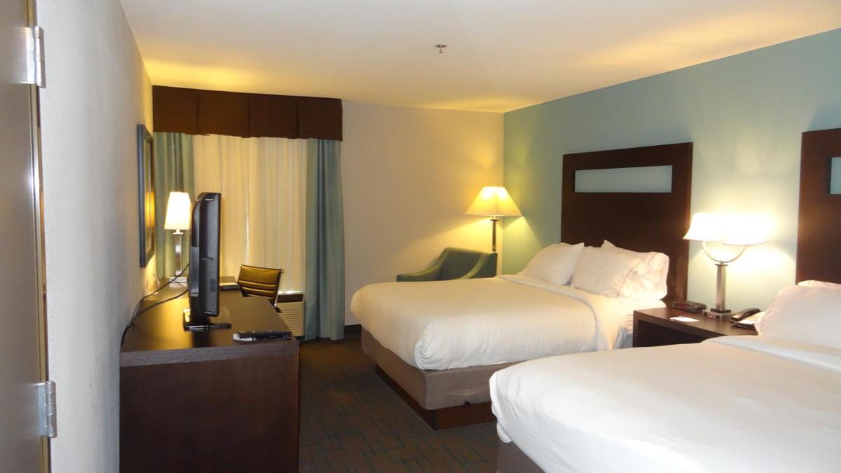 Holiday Inn Express Hotel Kansas City - Bonner Springs by IHG - Housity
