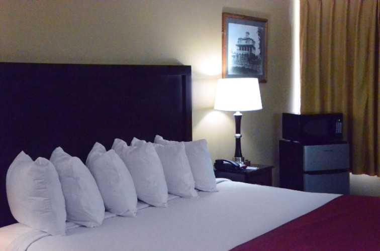 Carmel Inn and Suites Thibodaux - Housity