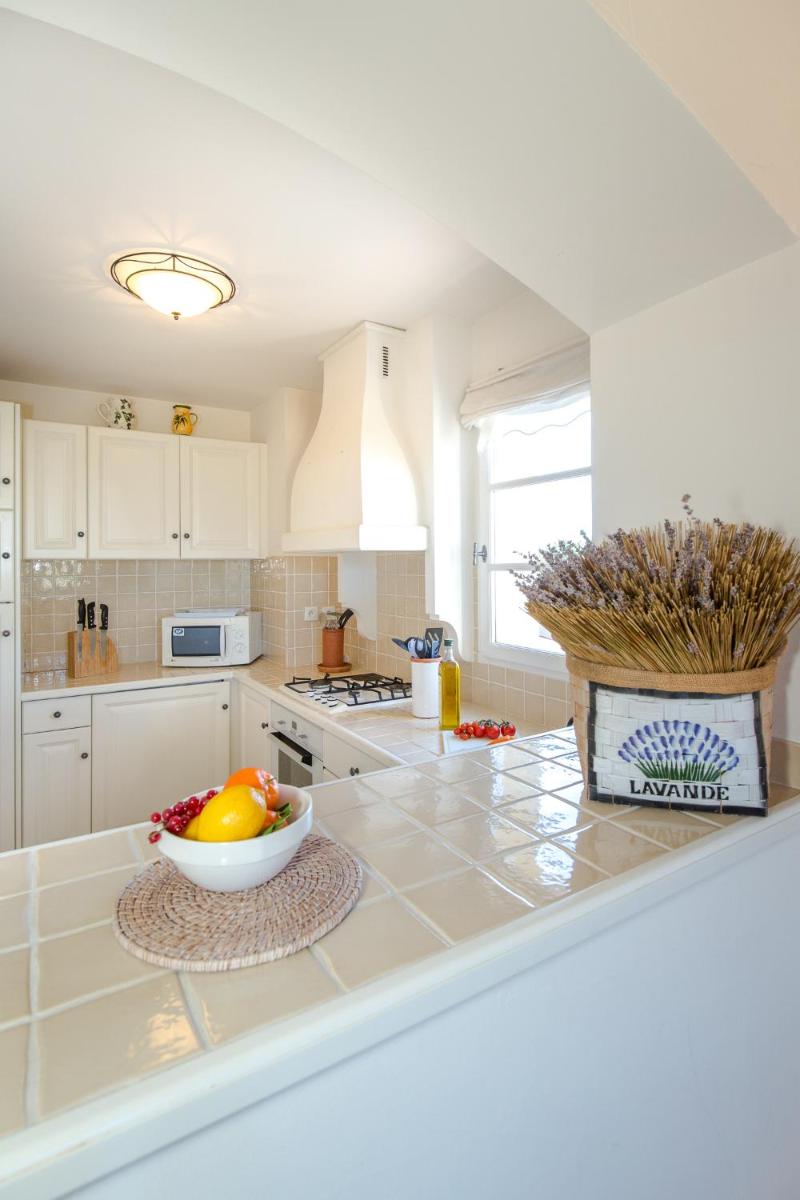 Cuisine ou kitchenette dans l'établissement Les Appartements et Maisons du Domaine de Saint Endréol Golf & Spa Resort