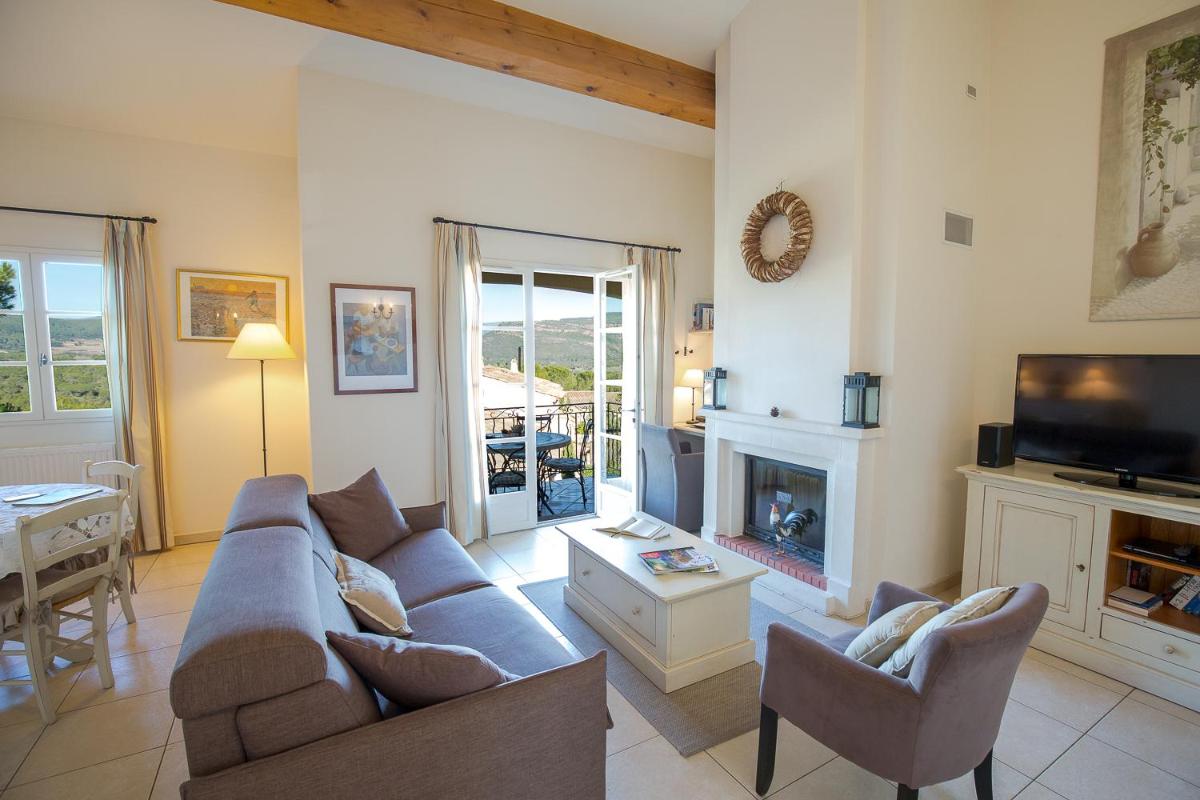 Coin salon dans l'établissement Les Appartements et Maisons du Domaine de Saint Endréol Golf & Spa Resort