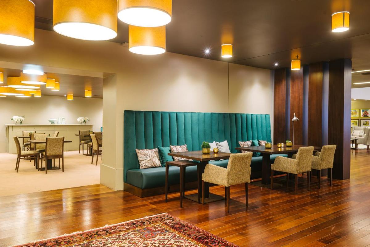 Uma área de estar em Gaia Residence