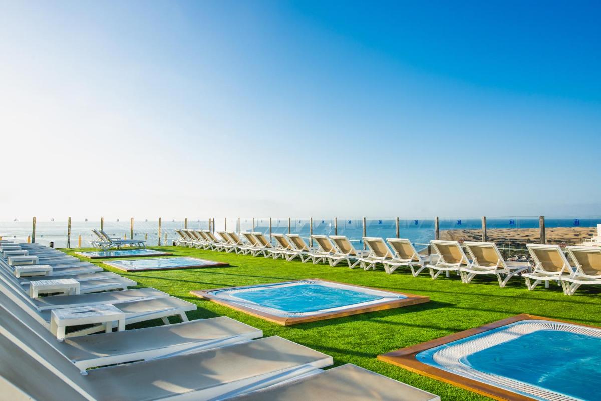 Piscina en o cerca de HL Suitehotel Playa del Inglés - Adults Only