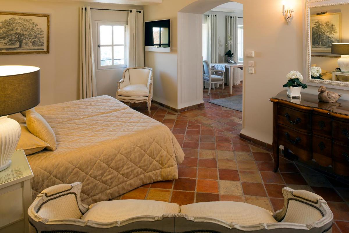 Coin salon dans l'établissement Bastide Saint Antoine - Relais & Châteaux