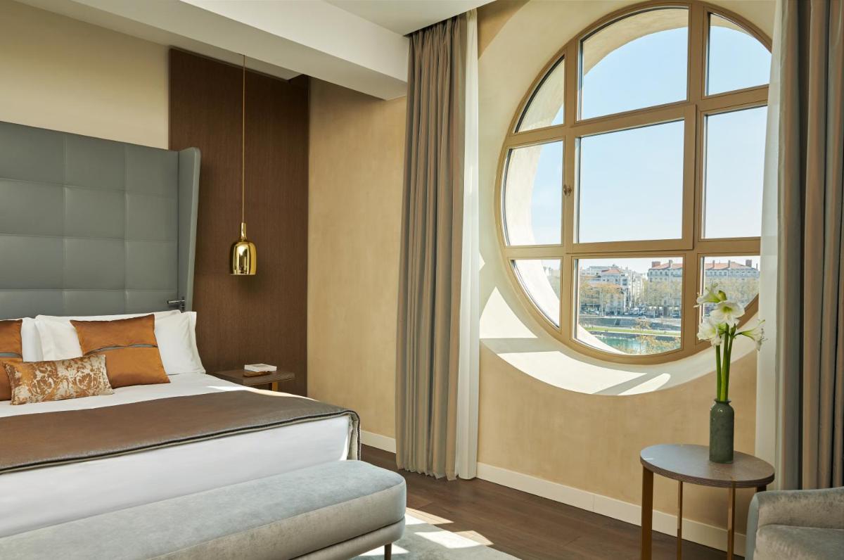 Un ou plusieurs lits dans un hébergement de l'établissement InterContinental Lyon - Hotel Dieu by IHG
