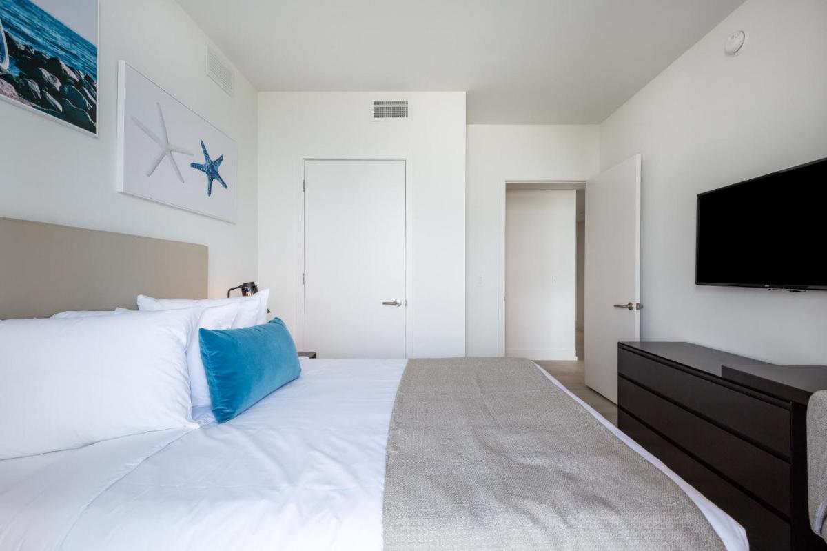 Suitetrails - Spacious 3 Bedroom at Hyde Beach House 12th floor