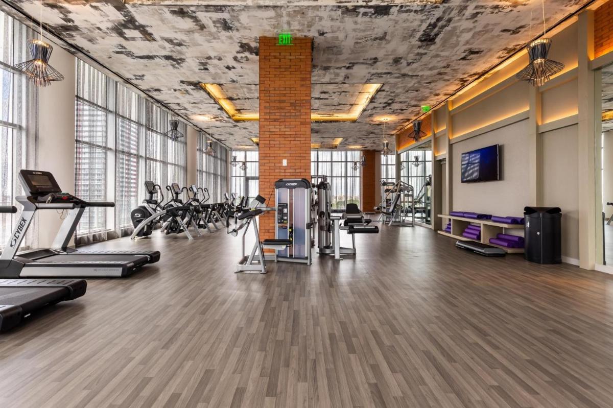 Suitetrails - Spacious 3 Bedroom at Hyde Beach House 12th floor