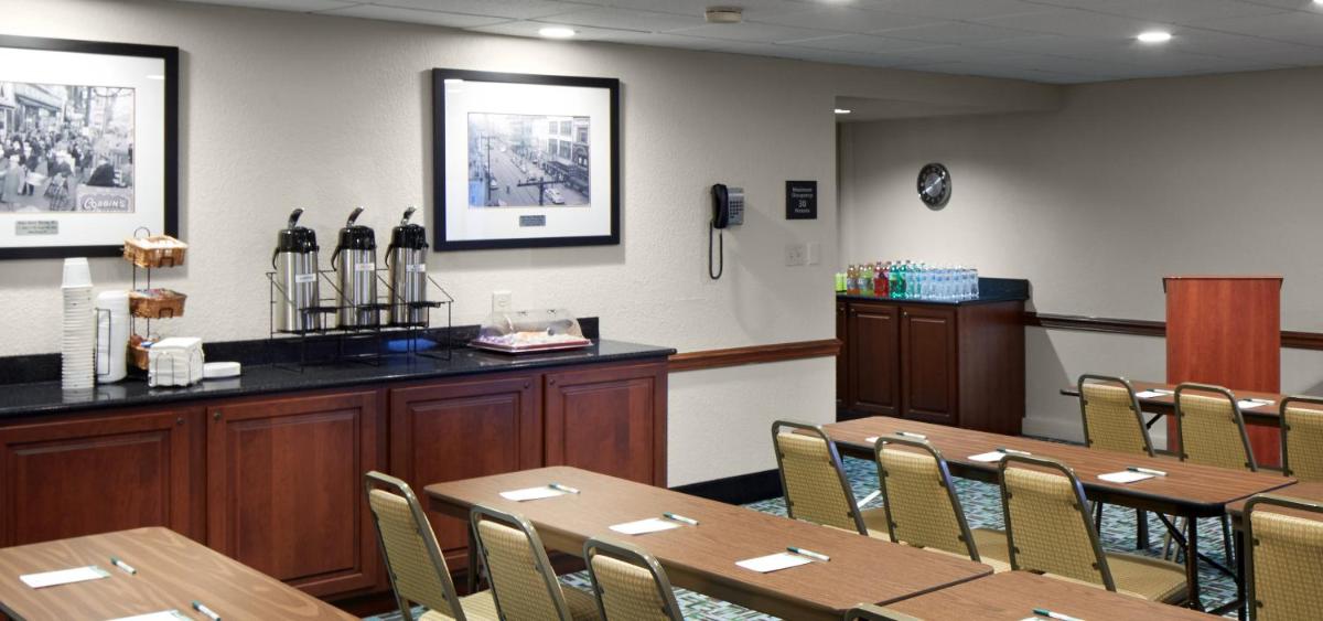 Wingate by Wyndham St. Clairsville/Wheeling - Housity