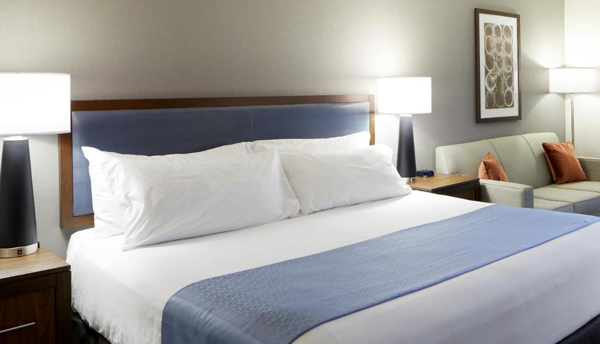 Wingate by Wyndham St. Clairsville/Wheeling - Housity