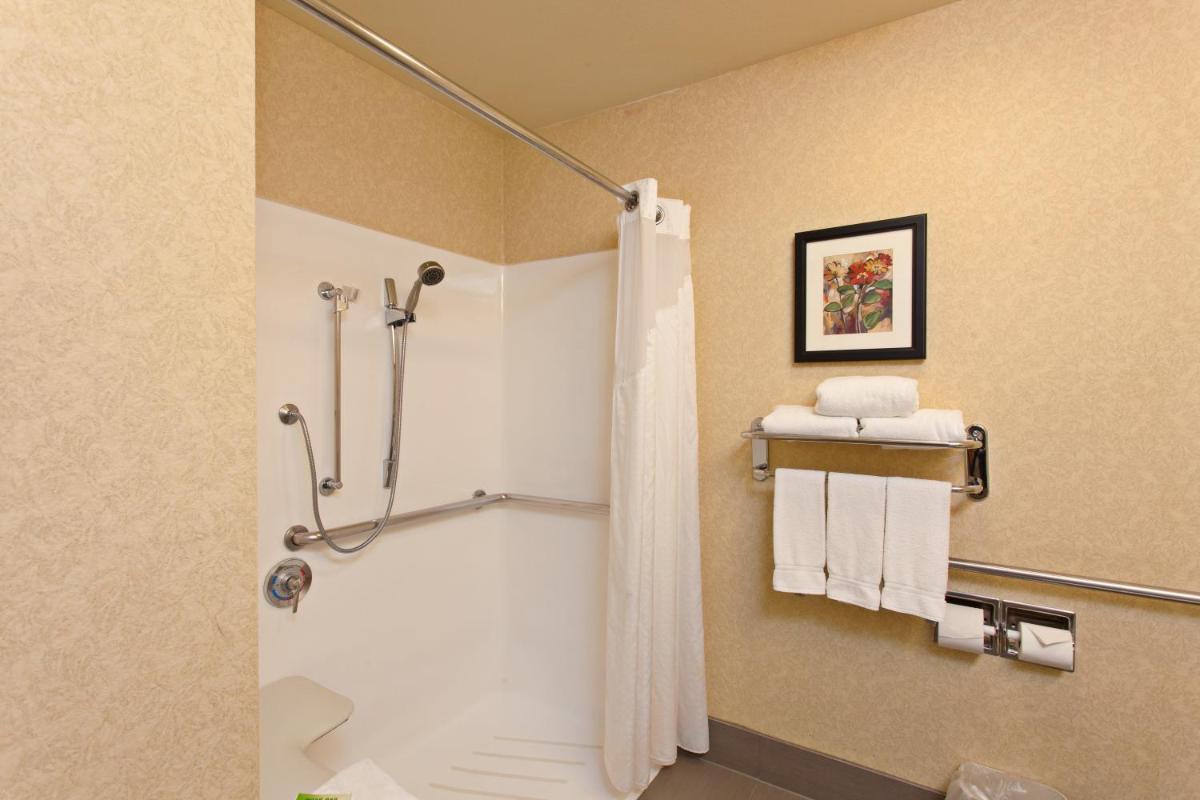 Holiday Inn Express Temecula, an IHG Hotel - Housity