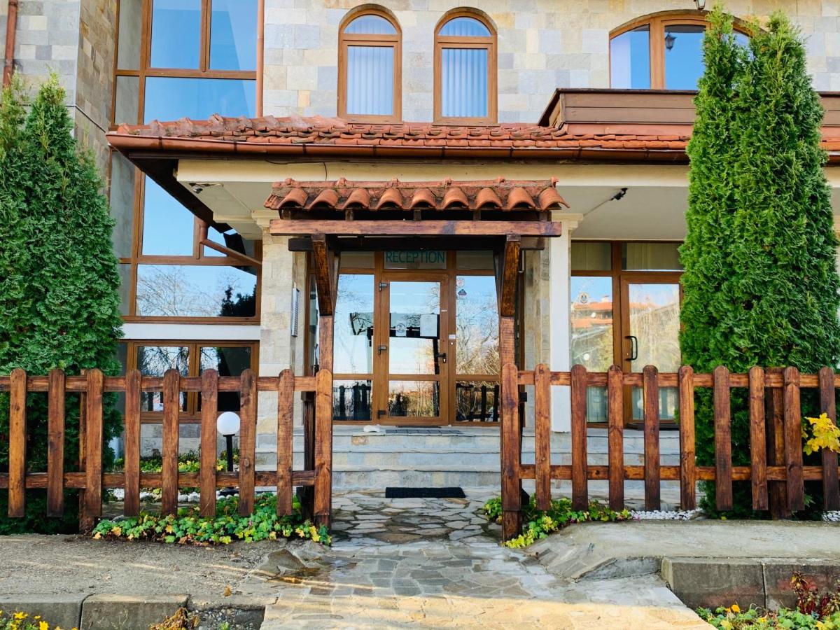 Charming Ski Apartments Near Gondola & Bar Street, Cedar Lodge 1 Complex - Housity
